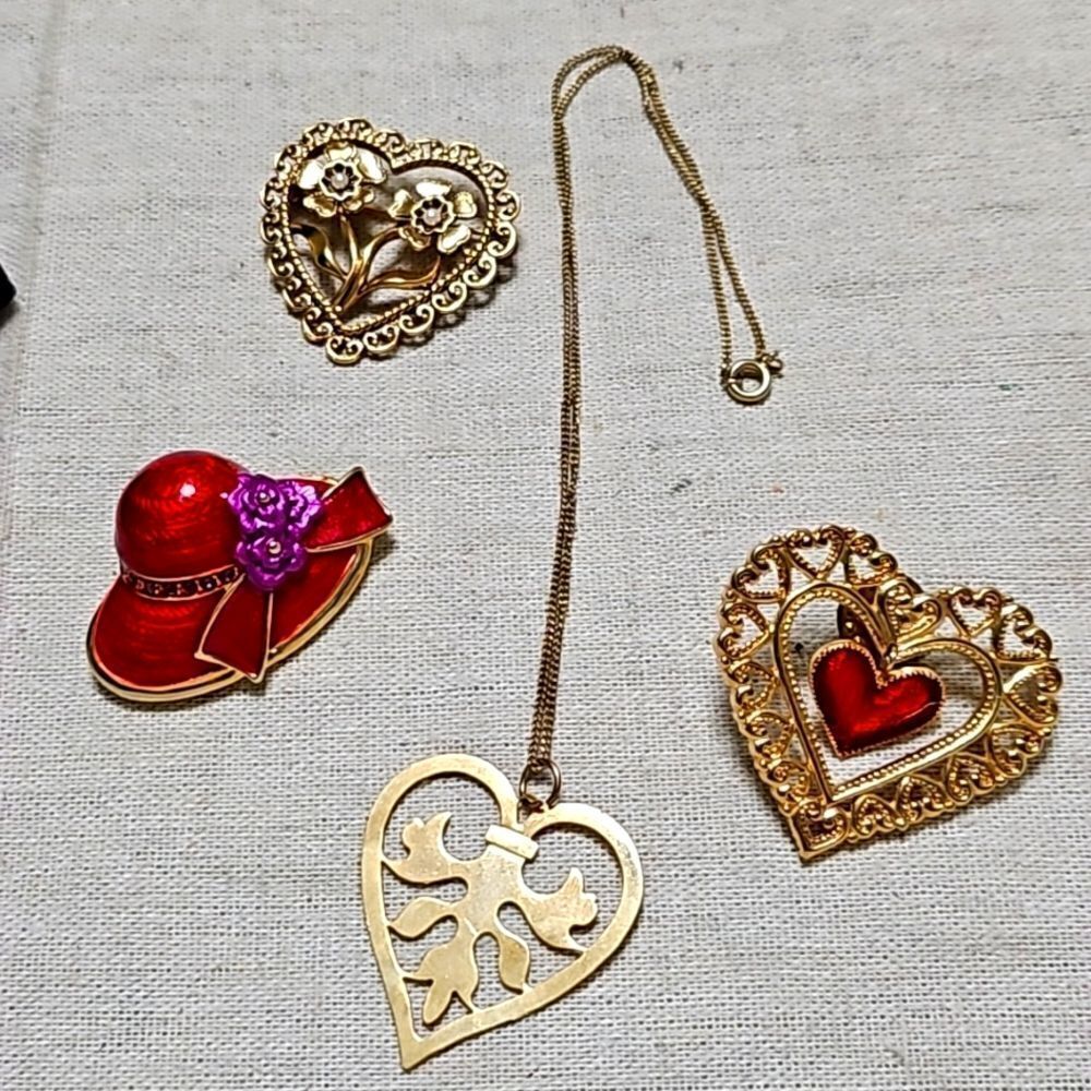Vintage 18k Gold Overlay Queen Red Heart Jewelry Necklace Set - Picture 12 of 12